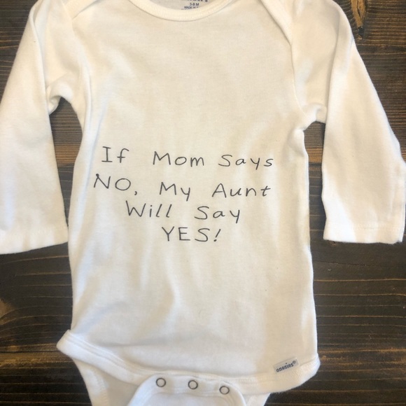 Gerber Infant AUNT Long Sleeve Onesies Set SZ 6-9 Month - Picture 2 of 4